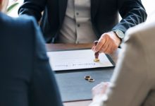 Wie ein Scheidungsanwalt Ihnen hilft, den Scheidungsprozess stressfrei zu gestalten